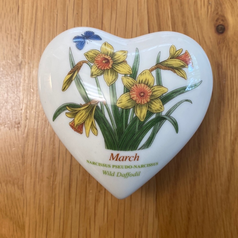 ❤️ Portmeirion March Flower of the Month Wild Daffodil Heart Shaped Trinket Box